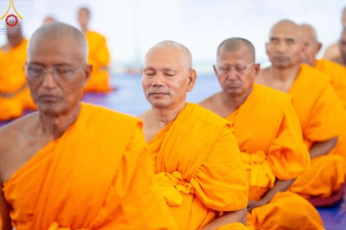 ภาพ No.315254:​วันอาทิตย์ที่ 22 มีนาคม พ.ศ.2569 สามเณรธรรมทายาทเนปาล 500 รูป ฟังธรรม สวดมนต์ ปฏิบัติธรรมร่วมกัน  ณ International Assembly and Meditation Hall Lumbini