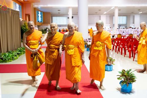 ภาพ No.207473:พิธีตักบาตร และปฏิบัติธรรมช่วงสาย ในวันมาฆบูชา วันพุธที่ 12 กุมภาพันธ์ พ.ศ. 2568 ณ วัดพระธรรมกาย จังหวัดปทุมธานี