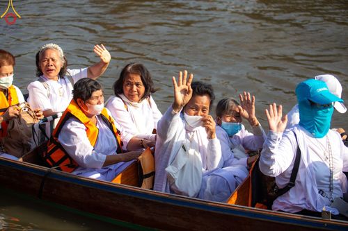 ภาพ No.197878:พิธีตักบาตรพระธรรมยาตรา ณ อนุสรณ์สถานลำดับที่ 4 สถานที่เกิดด้วยกายธรรม วัดโบสถ์(บน) ต.บางคูเวียง จ.นนทบุรี ในโครงการธรรมยาตรา กตัญญูบูชา มหาปูชนียาจารย์ พระมงคลเทพมุนี(สด จนฺทสโร) พระผู้ปราบมาร อนุสรณ์สถาน 7 แห่ง ปีที่ 13 วันที่ 19 มกราคม พ.ศ. 2568