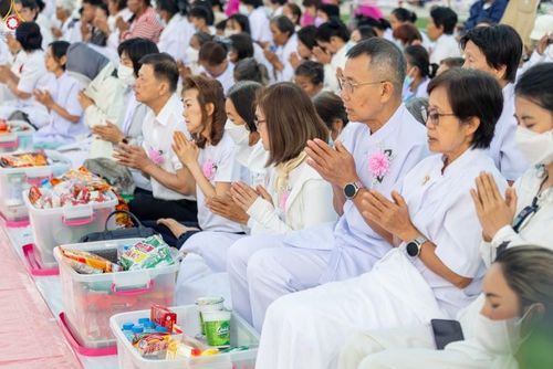 ภาพ No.302466:วันที่ 24 มกราคม พ.ศ. 2569 พิธีตักบาตรพระธรรมยาตรา ณ อนุสรณ์สถานลำดับที่ 5 สถานที่เผยแผ่วิชชาธรรมกายครั้งแรก อนุสรณ์สถานบางปลา วัดบางปลา อำเภอบางเลน จังหวัดนครปฐม ในโครงการธรรมยาตรา กตัญญูบูชา มหาปูชนียาจารย์ พระมงคลเทพมุนี(สด จนฺทสโร) พระผู้ปราบมาร อนุส