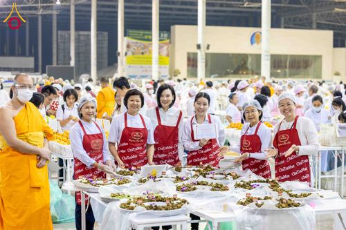 ภาพ No.303421:วันที่ 27 มกราคม พ.ศ. 2569 พิธีถวายภัตตาหารเป็นสังฆทาน แด่พระธรรมยาตรา ณ วัดพระธรรมกาย  จังหวัดปทุมธานี ในโครงการธรรมยาตรา กตัญญูบูชา มหาปูชนียาจารย์ พระมงคลเทพมุนี(สด จนฺทสโร) พระผู้ปราบมาร อนุสรณ์สถาน 7 แห่ง ปีที่ 14