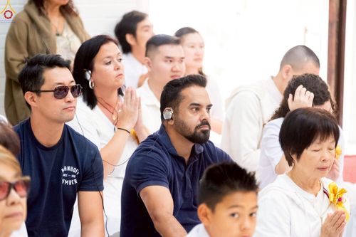 ภาพ No.252298:วันที่ 4-5 ตุลาคม พ.ศ. 2568  วัดพระธรรมกายแคลิฟอร์เนีย ประเทศสหรัฐอเมริกา ได้จัดพิธีตัดปอยผม โดยคณะสงฆ์ ญาติ ๆ และสาธุชน ให้กับนาคธรรมทายาท 8 ท่าน และได้จัดพิธีบรรพชา-อุปสมบท ฉลองพิธีทอดกฐินบรมจักรพรรดิ สร้างอุโบสถ 82 ปี บูชาธรรมหลวงพ่อธัมมชโย