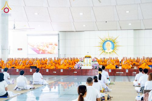 ภาพ No.226589:วันที่ 26 พฤษภาคม พ.ศ. 2568 พิธีบุพเปตพลี ครั้งที่ 164 ร่วมอุทิศบุญแด่หมู่ญาติที่ล่วงลับไปแล้ว และสืบทอดอายุพระพุทธศาสนา ณ หอฉันคุณยายอาจารย์ฯ วัดพระธรรมกาย