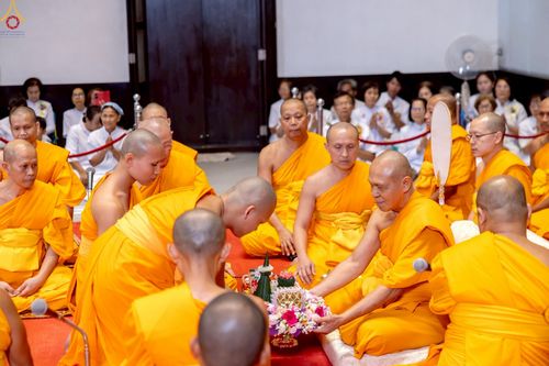 ภาพ No.227761:วันเสาร์ที่ 31 พฤษภาคม พ.ศ.2568 พิธีถวายผ้าไตรแด่สามเณรผู้เข้ารับการอุปสมบท , พิธีอุปสมบทสามเณรเตรียม DCI วัดพระธรรมกาย จ.ปทุมธานี
