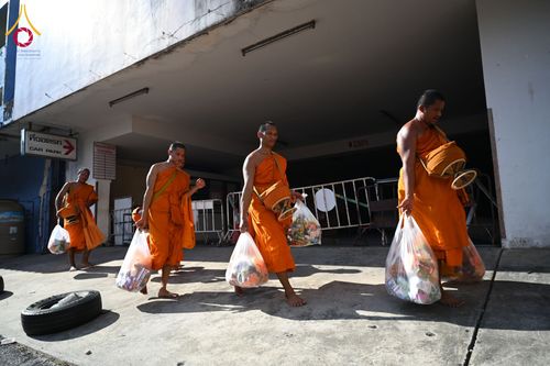 ภาพ No.147927:มหาสังฆทานครั้งยิ่งใหญ่ ตักบาตรพระ 10,000 รูป คณะสงฆ์ 4 ประเทศ 14 จังหวัดภาคใต้ วันอาทิตย์ที่ 11 สิงหาคม พ.ศ. 2567 ณ นิพัทธ์อุทิศ 3 ใจกลางนครหาดใหญ่ จ.สงขลา