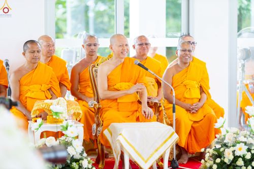 ภาพ No.239454:วันอาทิตย์ที่ 17 สิงหาคม พ.ศ. 2568 พิธีกดปุ่มอัญเชิญรูปเหมือน พระมงคลเทพมุนี (สด จันทสโร)  ณ มหาวิหารแก้วพระมงคลเทพมุนี  ศูนย์ปฏิบัติธรรมแก้วเมืองเลย