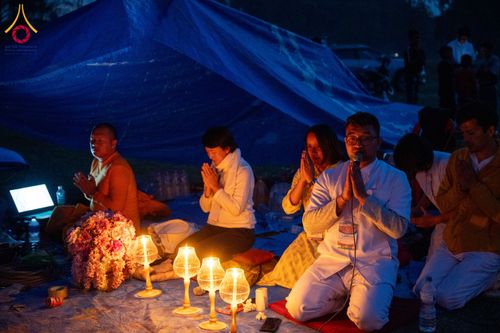 ภาพ No.132405:พิธีจุดโคมประทีปถวายเป็นพุทธบูชา ในโครงการบรรพชา 1,250 รูป ณ แดนประสูติ สวนลุมพินี ประเทศเนปาล วันที่ 17 มีนาคม พ.ศ. 2567