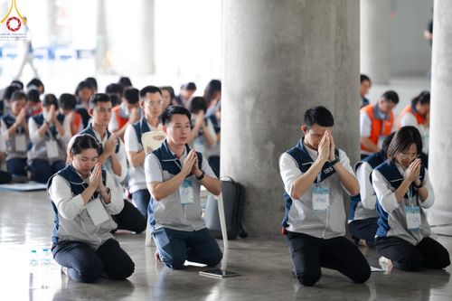 ภาพ No.59413:การอบรมอาสาสมัคร  เตรียมงานและจัดถวายภัตตาหาร แด่พระสังฆาธิการ 10,000 กว่าวัดทั่วประเทศ ในวันที่ 21-22 เมษายน พ.ศ.2567 เพื่องานวันคุ้มครองโลก จัดโดย ชมรมพุทธศาสตร์สากลฯ