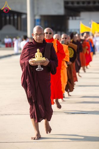 ภาพ No.209701:วันอาทิตย์ที่ 2 มีนาคม พ.ศ. 2568 พิธีภาคบ่าย สัมมนาพิเศษ, ปฏิบัติธรรม พิธีรับมอบพระบรมสารีริกธาตุ ณ สภาธรรมกายสากล วัดพระธรรมกาย