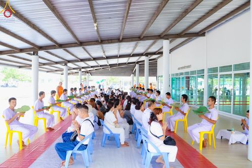 ภาพ No.186518:พิธีตัดปอย ปลงผม เวียนประทักษิณ  มอบบาตรผ้าไตร ขอขมาผู้ปกครอง และพิธีบรรพชาอุปสมบท  โครงการอุปสมบทหมู่บูชาธรรมมหาปูชนียาจารย์  ประจำปี 2567 ณ ศูนย์ปฏิบัติธรรมภาคใต้และวัดคงคาเลียบ อ.บางกล่ำ จ.สงขลา วันอาทิตย์ที่ 8 ธันวาคม พ.ศ. 2567