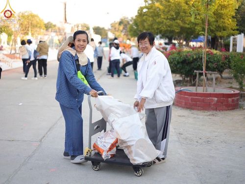 ภาพ No.204080:V.52 สารพัดV สารพัดดี ที่วัดสองพี่น้อง ในโครงการธรรมยาตรา กตัญญูบูชา มหาปูชนียาจารย์ พระมงคลเทพมุนี(สด จนฺทสโร) พระผู้ปราบมาร อนุสรณ์สถาน 7 แห่ง ปีที่ 13 ระหว่างวันที่ 2-31 มกราคม พ.ศ. 2568