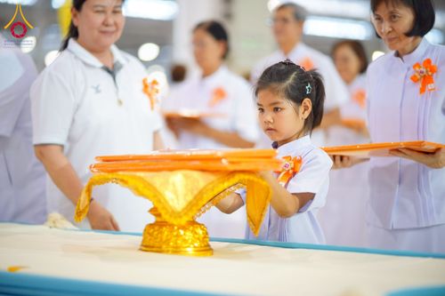 ภาพ No.215450:วันอาทิตย์ต้นเดือนที่ 6 เมษายน พ.ศ. 2568 ขบวนอัญเชิญผ้าป่าสมทบ มหาสังฆทาน 40,000 กว่าวัดทั่วประเทศ ณ สภาธรรมกายสากล วัดพระธรรมกาย