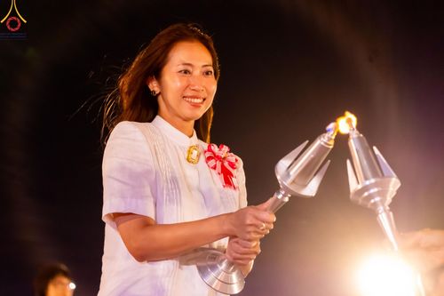 ภาพ No.160643:พิธีจุดประทีป 20,000 ดวง บูชาพระมหาธรรมกายเจดีย์ และบูชาพระมงคลเทพมุนี (สด จนฺทสโร) พระผู้ปราบมาร ณ ลานธรรม พระมหาธรรมกายเจดีย์ วัดพระธรรมกาย จ.ปทุมธานี วันที่ 10 ตุลาคม พ.ศ. 2567