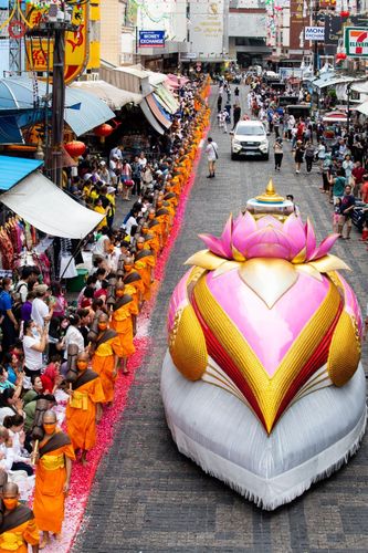 ภาพ No.128546:พิธีอัญเชิญพระบรมสารีริกธาตุ " ใจกลางเมืองนครหาดใหญ่ " เพื่อประดิษฐาน ณ มหารัตนเจดีย์สิริปทุมสวรรค์ (เจดีย์อริยพุทธะ 5 พระองค์) ศูนย์ปฏิบัติธรรมภาคใต้ อ.บางกล่ำ จ.สงขลา  วันที่ 9 มีนาคม พ.ศ. 2567 (ชุดที่ 2)