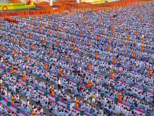 ภาพ No.105305:พิธีตักบาตรฉลองพระบวชใหม่ รุ่นบูชาธรรมมหาปูชนียาจารย์ และต้อนรับศักราชใหม่ วันจันทร์ที่ 1 มกราคม พ.ศ. 2567 ณ ลานธรรมพระมหาธรรมกายเจดีย์ วัดพระธรรมกาย