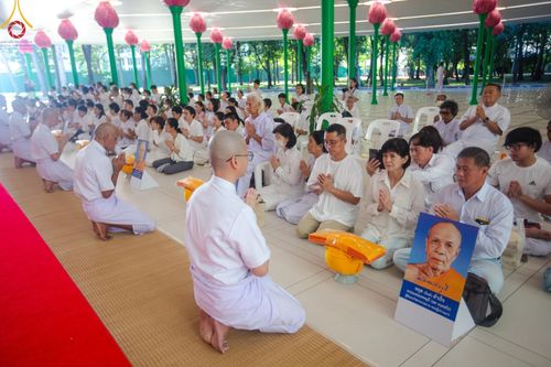 ภาพ No.159762:พิธีตัดปอยผมปลงผมนาคธรรมทายาท, พิธีบรรพชาอุปสมบทหมู่ โครงการอุปสมบทหมู่บูชาธรรม 140 ปี พระมงคลเทพมุนี (สด จนฺทสโร) ณ โบสถ์พระไตรปิฏก วัดพระธรรมกาย วันเสาร์ที่ 5 ตุลาคม พ.ศ. 2567