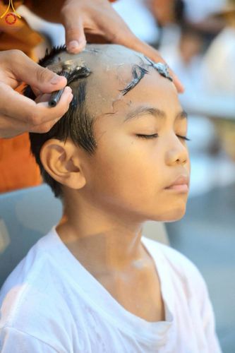 ภาพ No.213721:วันอาทิตย์ที่ 30 มีนาคม พ.ศ. 2568 พิธีตัดปอยผม โครงการหน่อแก้วเปรียญธรรม รุ่นที่ 13 ณ ค่ายจองแชมป์ หมู่กุฏิสามเณรเปรียญธรรม วัดพระธรรมกาย