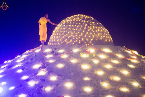 ภาพ No.140395:Photo Story มหัศจรรย์วัดดงดินแดง  EP.8  ภาพการเตรียมงาน การปฎิบัติงาน ของเหล่าผู้ทุ่มเทและเสียสละ เพื่อความสำเร็จของความมหัศจรรย์ ณ วัดดงดินแดง ต.ม่อนจอง อ.อมก๋อย จ.เชียงใหม่ วันที่ 1-7 เมษายน พ.ศ. 2567