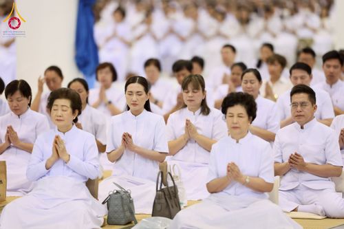 ภาพ No.258189:วันอาทิตย์ที่ 5 ตุลาคม พ.ศ. 2568 พิธีบูชาข้าวพระ ณ สภาธรรมกายสากล วัดพระธรรมกาย