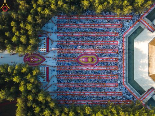 ภาพ No.107437:พิธีตักบาตรพระธรรมยาตราฯ ในโครงการธรรมยาตรากตัญญูบูชา มหาปูชนียาจารย์ พระมงคลเทพมุนี(สด จนฺทสโร) พระผู้ปราบมาร ปีที่ 12 ณ อนุสรณ์สถานมหาวิหารพระมงคลเทพมุนี อ.สองพี่น้อง จ.สุพรรณบุรี วันที่ 7 มกราคม พ.ศ. 2567