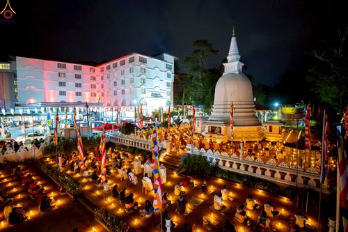 ภาพ No.230017:วันที่ 4 และ 12 พฤษภาคม พ.ศ. 2568 พิธีจุดวิสาขประทีป ถวายเป็นพุทธบูชา ณ วัดสุภัทรารามา มหาวิหาร เมืองบาดุลลา ประเทศศรีลังกา