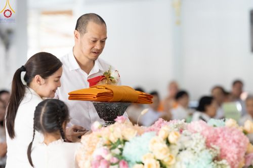 ภาพ No.162790:โครงการกฐินสามัคคีทั่วไทย 30,000 วัด บูชาธรรม 80 ปี หลวงพ่อธัมมชโย โดย คณะศิษยานุศิษย์วัดพระธรรมกาย ณ วัดโบสถ์บน จ.นนทบุรี วันที่ 19 ตุลาคม พ.ศ. 2567