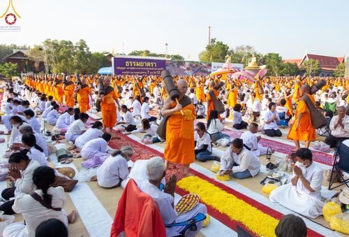 ภาพ No.110451:พิธีต้อนรับพระธรรมยาตรา ในโครงการธรรมยาตรากตัญญูบูชา มหาปูชนียาจารย์ พระมงคลเทพมุนี(สด จนฺทสโร) พระผู้ปราบมาร อนุสรณ์สถาน 7 แห่ง ปีที่ 12 วันที่ 11 มกราคม พ.ศ. 2567 ณ อนุสรณ์สถานลำดับที่ 3 สถานที่เกิดใหม่ในเพศสมณะ วัดสองพี่น้อง จ.สุพรรณบุรี