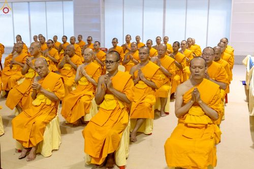 ภาพ No.233829:วันเสาร์ที่ 19 กรกฎาคม พ.ศ.2568 วันมหารำลึก ครั้งที่ 35 พิธีรำลึกถึงนักสร้างบารมี , พิธีสวดพระพุทธมนต์ , พิธีทอดผ้าบังสกุลและถวายไทยธรรม วัดพระธรรมกาย