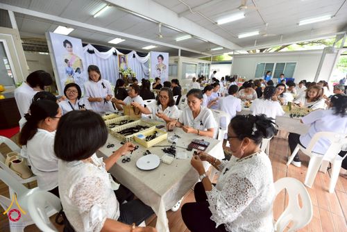 ภาพ No.267621:วันที่ 7 พฤศจิกายน พ.ศ. 2568 พสกนิกรอำเภอคลองหลวง รวมใจบำเพ็ญกุศลปัณรสมวาร (15 วัน) อุทิศถวายเป็นพระราชกุศลแด่ “สมเด็จพระพันปีหลวง” ณ วัดพระธรรมกาย