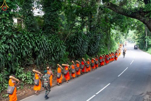 ภาพ No.140745:PhotoStory มหาศรัทธา ธรรมยาตราศรีลังกา EP.4 โครงการสยาม-ลังกา ธรรมยาตรา ฉลองเทศกาลวิสาขบูชาแห่งชาติ ศรีลังกา  บูชาธรรม 80 ปีหลวงพ่อธัมมชโย เส้นทางจาก เมืองดัมบูลลา ไปยัง เมืองมาตะเล  ตั้งแต่วันที่ 17-20 พฤษภาคม พ.ศ. 2567