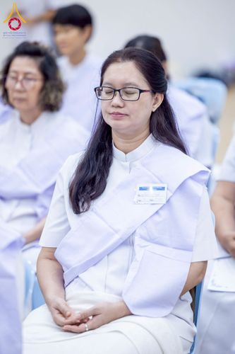 ภาพ No.221921:โครงการปฏิบัติธรรมอบรมศีลธรรม “บวชอุบาสิกาแก้ว” ถวายเป็นพระราชกุศลแด่พระบาทสมเด็จพระเจ้าอยู่หัว เนื่องในโอกาสมหามงคล “วันฉัตรมงคล”  ระหว่างวันที่ 2 – 4 พฤษภาคม 2568  ณ อาคาร 115 ปี คุณยายอาจารย์ฯ