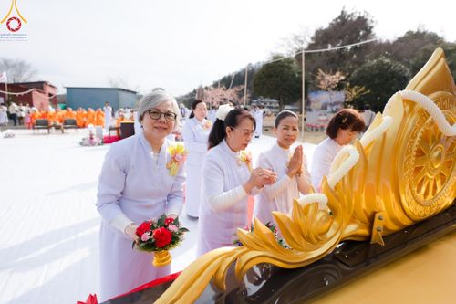 ภาพ No.132237:พิธีประดิษฐานยอดอุโบสถ บูชาธรรม 80 ปี หลวงพ่อธัมมชโย ณ วัดพระธรรมกายโทชิหงิ ประเทศญี่ปุ่น วันอาทิตย์ที่ 24 มีนาคม พ.ศ. 2567