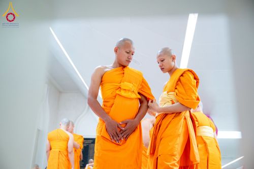 ภาพ No.256250:วันที่ 4 ตุลาคม พ.ศ. 2568 พิธีบรรพชาอุปสมบท  โครงการอุปสมบทหมู่บูชาธรรม 141 ปี  พระมงคลเทพมุนี (สด จนฺทสโร) ณ โบสถ์พระไตรปิฏก วัดพระธรรมกาย จ.ปทุมธานี