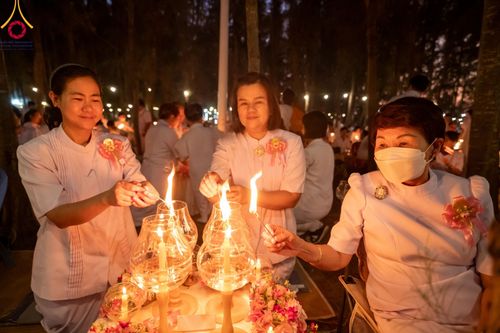 ภาพ No.107178:พิธีจุดประทีปถวายเป็นพุทธบูชา และบูชาธรรมมหาปูชนียาจารย์ ในโครงการธรรมยาตรากตัญญูบูชา มหาปูชนียาจารย์ พระมงคลเทพมุนี(สด จนฺทสโร) พระผู้ปราบมาร  อนุสรณ์สถาน 7 แห่ง ปีที่ 12  วันที่ 6 มกราคม พ.ศ. 2567 ณ อนุสรณ์สถานมหาวิหารพระมงคลเทพมุนี อ.สองพี่น้อง จ.สุพร