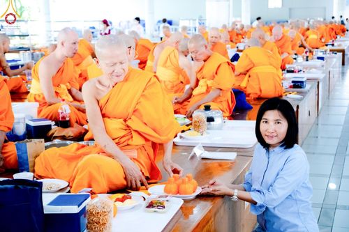 ภาพ No.177433:พิธีถวายภัตตาหารเมนูสวรรค์ และพิธีบุพเปตพลี ครั้งที่ 158 ร่วมอุทิศบุญแด่หมู่ญาติที่ล่วงลับไปแล้ว และสืบทอดอายุพระพุทธศาสนา ณ วัดพระธรรมกาย วันที่ 30 พฤศจิกายน พ.ศ.2567 (วันพระ แรม 15 ค่ำ เดือน 12)