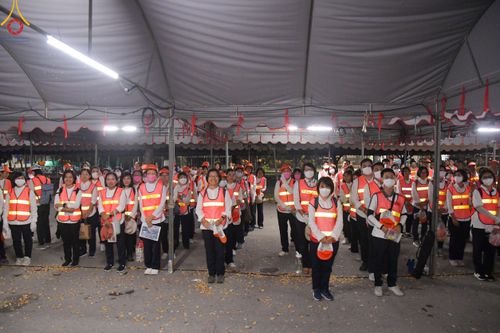 ภาพ No.115835:V.15 สามัคคี การเตรียมงาน เก็บงาน การรับบุญของเจ้าหน้าที่หน่วยงานต่างๆ เพื่อโครงการธรรมยาตรา กตัญญูบูชามหาปูชนียาจารย์ พระมงคลเทพมุนี (สด จนฺทสโร) พระผู้ปราบมาร อนุสรณ์สถาน 7 แห่ง ปีที่ 12 ระหว่างวันที่ 2 - 31 มกราคม พ.ศ.2567