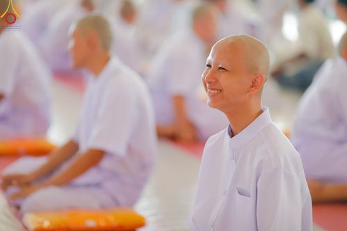 ภาพ No.133968:พิธีขอขมามอบผ้าไตร โครงการบรรพชาสามเณร ศูนย์อบรมวัดพระธรรมกาย ณ วัดพระธรรมกาย วันเสาร์ที่ 6 เมษายน พ.ศ. 2567