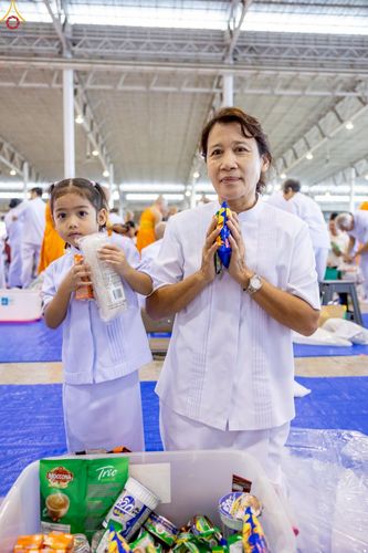 ภาพ No.243539:วันที่ 7 กันยายน พ.ศ. 2568 พิธีตักบาตร ข้าวสารอาหารแห้ง ในวันครูผู้ค้นพบวิชชาธรรมกาย ณ บ้านแก้วเรือนทองคุณยายฯ สภาธรรมกายสากล วัดพระธรรมกาย