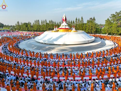 ภาพ No.193018:พิธีตักบาตรพระธรรมยาตรา ณ อนุสรณ์สถานคลองบางนางแท่น อ.สามพราน จ.นครปฐม ในโครงการธรรมยาตรา กตัญญูบูชา มหาปูชนียาจารย์ พระมงคลเทพมุนี(สด จนฺทสโร) พระผู้ปราบมาร อนุสรณ์สถาน 7 แห่ง ปีที่ 13 วันที่ 11 มกราคม พ.ศ.2568