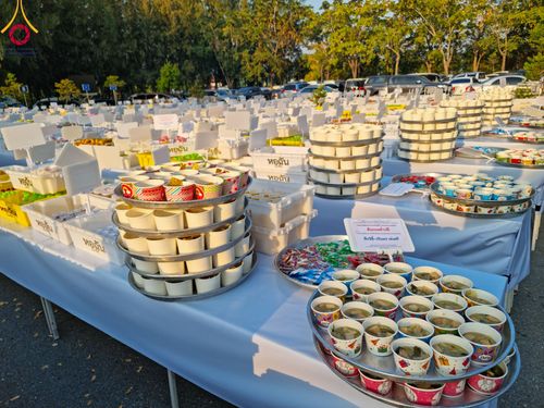 ภาพ No.108514:ถวายภัตตาหารเป็นสังฆทาน แด่คณะพระธรรมยาตราฯ ในโครงการธรรมยาตรากตัญญูบูชา มหาปูชนียาจารย์ พระมงคลเทพมุนี(สด จนฺทสโร) พระผู้ปราบมาร อนุสรณ์สถาน 7 แห่ง ปีที่ 12 วันที่ 7 มกราคม พ.ศ. 2567 ณ อนุสรณ์สถานโลตัสแลนด์ จ.สุพรรณบุรี