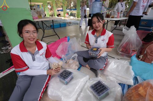 ภาพ No.117013:V.16 เป็นทีม การเตรียมงาน เก็บงาน การรับบุญของเจ้าหน้าที่หน่วยงานต่างๆ เพื่อโครงการธรรมยาตรา กตัญญูบูชามหาปูชนียาจารย์ พระมงคลเทพมุนี (สด จนฺทสโร) พระผู้ปราบมาร อนุสรณ์สถาน 7 แห่ง ปีที่ 12 ระหว่างวันที่ 2 - 31 มกราคม พ.ศ. 2567