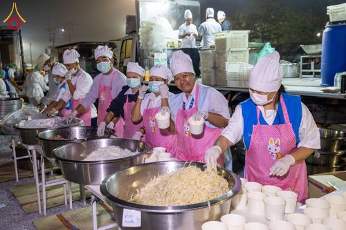 ภาพ No.198386:พิธีถวายภัตตาหารเป็นสังฆทาน แด่พระธรรมยาตรา ณ อนุสรณ์สถานบางปลา วัดบางปลา อำเภอบางเลน จังหวัดนครปฐม ในโครงการธรรมยาตรา กตัญญูบูชา มหาปูชนียาจารย์ พระมงคลเทพมุนี(สด จนฺทสโร) พระผู้ปราบมาร อนุสรณ์สถาน 7 แห่ง ปีที่ 13 วันที่ 20 มกราคม พ.ศ. 2568