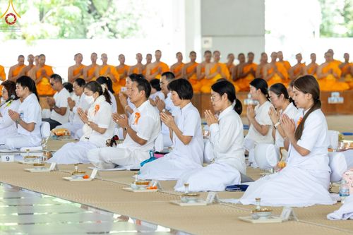 ภาพ No.165840:พิธีถวายภัตตาหารเมนูสวรรค์ วันที่ 26 ตุลาคม พ.ศ. 2567 ณ หอฉันคุณยายอาจารย์ฯ วัดพระธรรมกาย