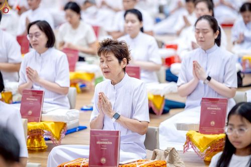 ภาพ No.228380:วันอาทิตย์ที่ 8 มิถุนายน พ.ศ. 2568 พิธีถวายทุนสนับสนุนพระไตรปิฎกฉบับธรรมชัย และอนุรักษ์คัมภีร์โบราณ ณ ห้องแก้วสารพัดนึก 2 วัดพระธรรมกาย