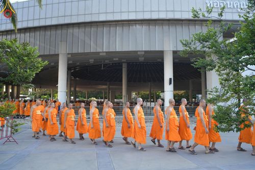 ภาพ No.147810:พิธีถวายภัตตาหารเมนูสวรรค์ ในพรรษาแห่งการเข้าถึงธรรม วันเสาร์ที่ 10 สิงหาคม พ.ศ. 2567 ณ หอฉันคุณยายอาจารย์ฯ วัดพระธรรมกาย