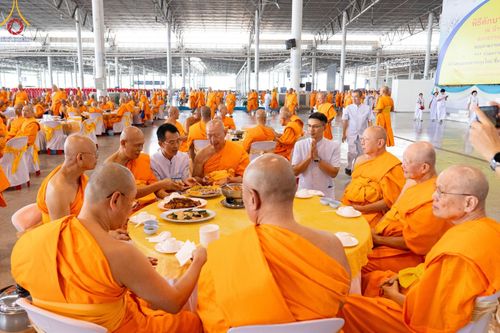 ภาพ No.59289:พิธีเจริญพระพุทธมนต์ ถวายภัตตาหารเป็นสังฆทาน เนื่องในวาระอายุวัฒนมงคล 80 ปี หลวงพ่อธัมมชโย ณ สภาธรรมกายสากล วัดพระธรรมกาย วันพุธที่ 24 เมษายน พ.ศ.2567