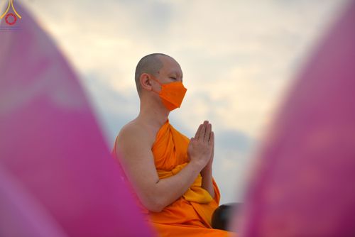 ภาพ No.118527:พิธีตักบาตรพระธรรมยาตรา ปีที่ 12 ณ อนุสรณ์สถานลำดับที่ 5 สถานที่เผยแผ่วิชชาธรรมกายครั้งแรก อนุสรณ์สถานบางปลา จ.นครปฐม วันที่ 25 มกราคม พ.ศ. 2567