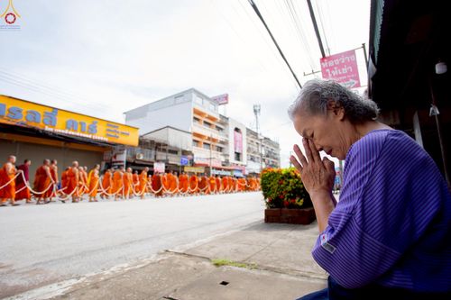 ภาพ No.239236:วันอาทิตย์ที่ 17 สิงหาคม พ.ศ. 2568 พิธีอัญเชิญรูปเหมือนพระมงคลเทพมุนี (สด จันทสโร) ณ ศาลากลางจังหวัดเลย ถึงลานพญานาค สวนสาธารณะกุดป่อง อ.เมือง จ.เลย