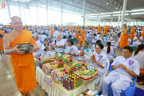 ภาพ No.263934:วันอาทิตย์ที่ 2 พฤศจิกายน พ.ศ. 2568 พิธีตักบาตรอาทิตย์ต้นเดือน ณ บ้านแก้วเรือนทองคุณยายฯ วัดพระธรรมกาย