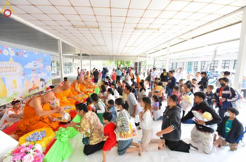 ภาพ No.193926:วัดพระธรรมกาย จัดงานวันเด็กแห่งชาติ ประจำปี พ.ศ.2568 ออกร้านอาหาร 200 ร้าน มอบของขวัญหลายหมื่นชิ้น วันที่ 12 มกราคม พ.ศ. 2568 วัดพระธรรมกาย อ.คลองหลวง จ.ปทุมธานี